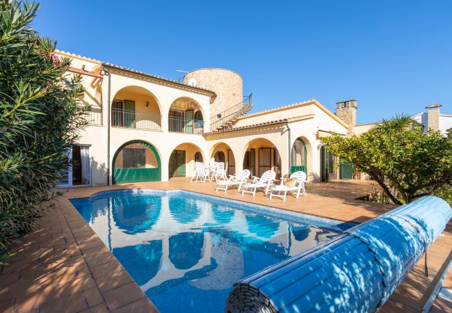 Vil.la en Empuriabrava - 0010-TER Casa al canal amb piscina i amarratge Vil.la en Empuriabrava - 0010-TER Casa al canal amb piscina i amarratge