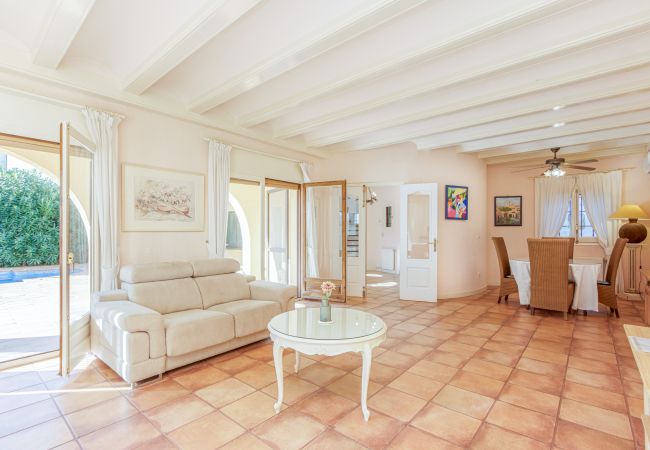 Vil.la en Empuriabrava - 0010-TER Casa al canal amb piscina i amarratge Vil.la en Empuriabrava - 0010-TER Casa al canal amb piscina i amarratge