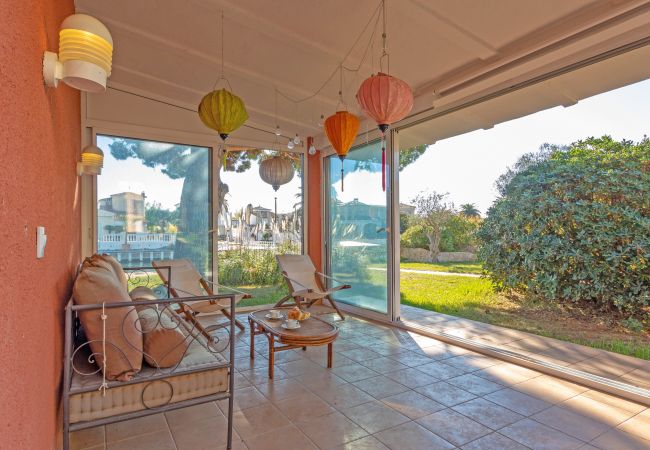 Vil.la en Empuriabrava - 0010-TER Casa al canal amb piscina i amarratge Vil.la en Empuriabrava - 0010-TER Casa al canal amb piscina i amarratge