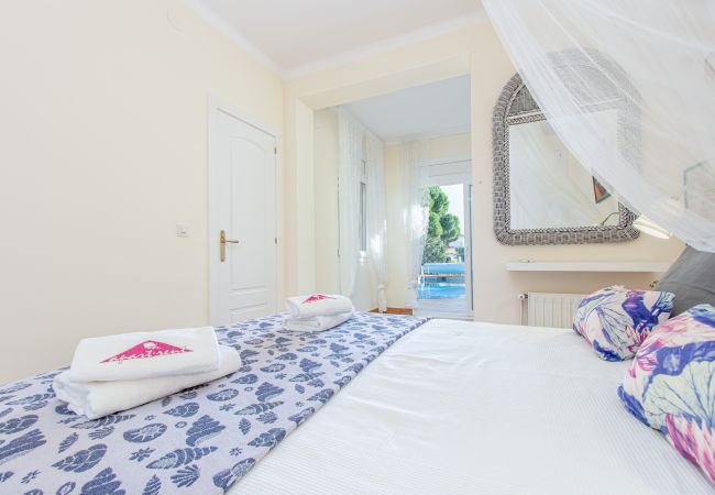 Vil.la en Empuriabrava - 0010-TER Casa al canal amb piscina i amarratge Vil.la en Empuriabrava - 0010-TER Casa al canal amb piscina i amarratge