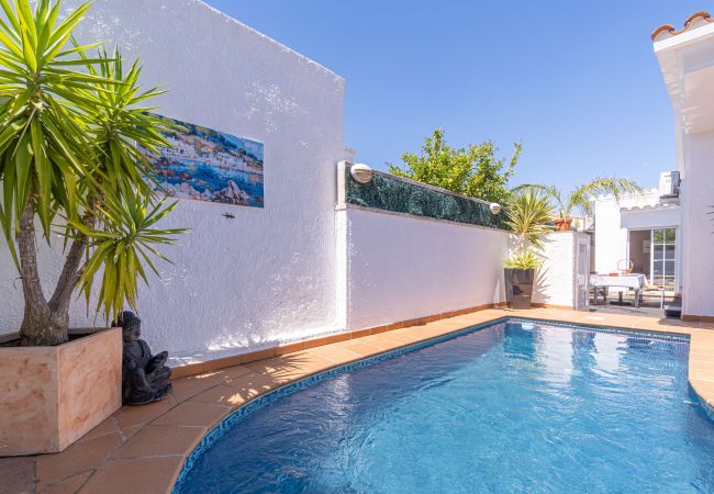 Vil.la en Empuriabrava - 0080-ALBERES Casa amb piscina Vil.la en Empuriabrava - 0080-ALBERES Casa amb piscina