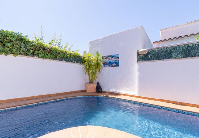 Vil.la en Empuriabrava - 0080-ALBERES Casa amb piscina Vil.la en Empuriabrava - 0080-ALBERES Casa amb piscina