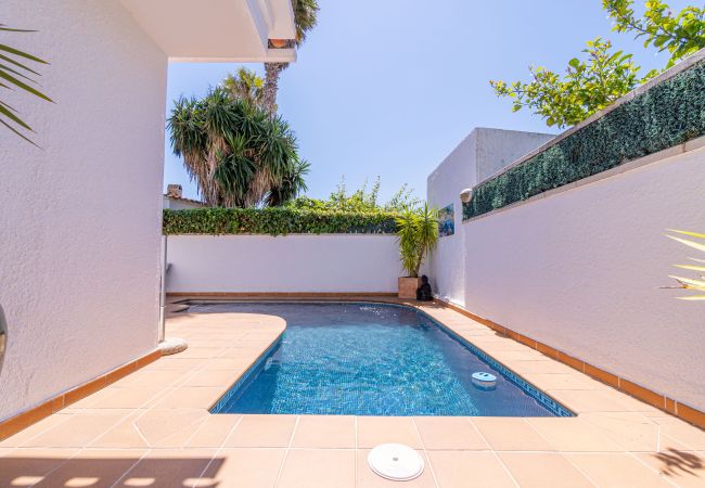 Vil.la en Empuriabrava - 0080-ALBERES Casa amb piscina Vil.la en Empuriabrava - 0080-ALBERES Casa amb piscina