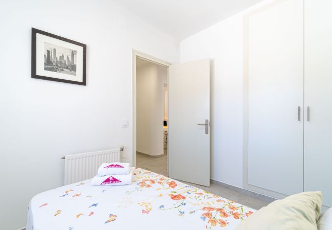 Vil.la en Empuriabrava - 0100-LLOBREGAT Casa al canal amb piscina, amarratge i estudi Vil.la en Empuriabrava - 0100-LLOBREGAT Casa al canal amb piscina, amarratge i estudi