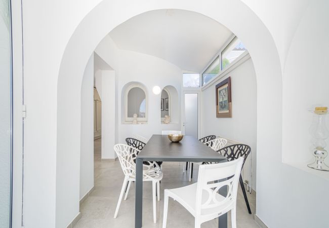 Vil.la en Empuriabrava - 0100-LLOBREGAT Casa al canal amb piscina, amarratge i estudi Vil.la en Empuriabrava - 0100-LLOBREGAT Casa al canal amb piscina, amarratge i estudi