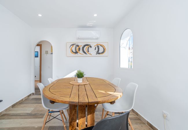 Vil.la en Empuriabrava - 0009-ALBERES Casa amb piscina Vil.la en Empuriabrava - 0009-ALBERES Casa amb piscina