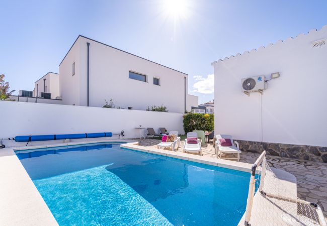 Vil.la en Empuriabrava - 0009-ALBERES Casa amb piscina Vil.la en Empuriabrava - 0009-ALBERES Casa amb piscina