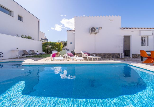 Vil.la en Empuriabrava - 0009-ALBERES Casa amb piscina Vil.la en Empuriabrava - 0009-ALBERES Casa amb piscina