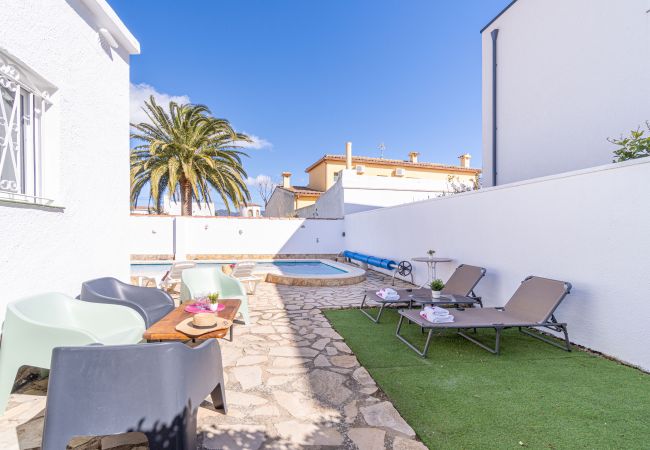 Vil.la en Empuriabrava - 0009-ALBERES Casa amb piscina Vil.la en Empuriabrava - 0009-ALBERES Casa amb piscina