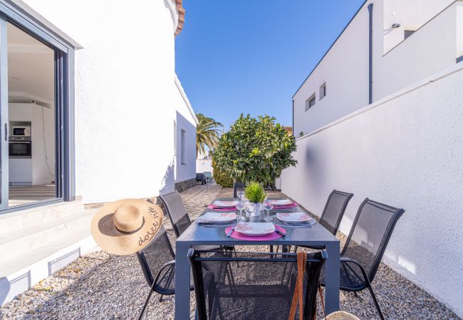 Vil.la en Empuriabrava - 0009-ALBERES Casa amb piscina Vil.la en Empuriabrava - 0009-ALBERES Casa amb piscina