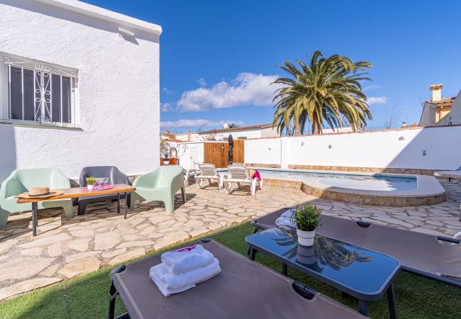 Vil.la en Empuriabrava - 0009-ALBERES Casa amb piscina Vil.la en Empuriabrava - 0009-ALBERES Casa amb piscina