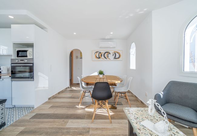 Vil.la en Empuriabrava - 0009-ALBERES Casa amb piscina Vil.la en Empuriabrava - 0009-ALBERES Casa amb piscina