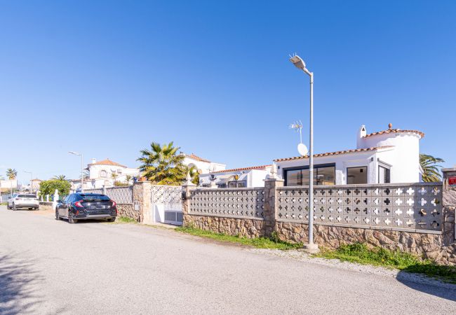 Vil.la en Empuriabrava - 0009-ALBERES Casa amb piscina Vil.la en Empuriabrava - 0009-ALBERES Casa amb piscina