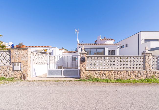 Vil.la en Empuriabrava - 0009-ALBERES Casa amb piscina Vil.la en Empuriabrava - 0009-ALBERES Casa amb piscina