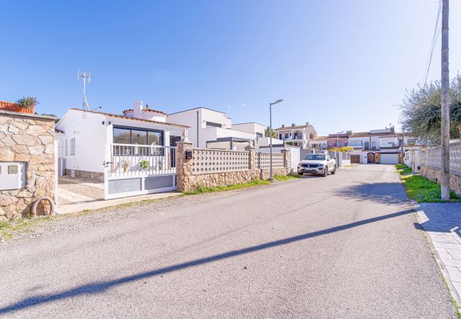 Vil.la en Empuriabrava - 0009-ALBERES Casa amb piscina Vil.la en Empuriabrava - 0009-ALBERES Casa amb piscina