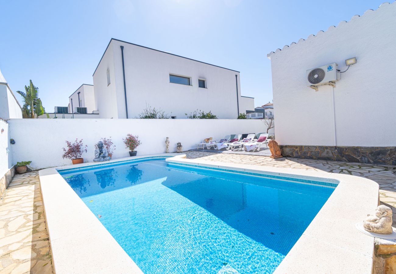 Vil.la en Empuriabrava - 0009-ALBERES Casa amb piscina