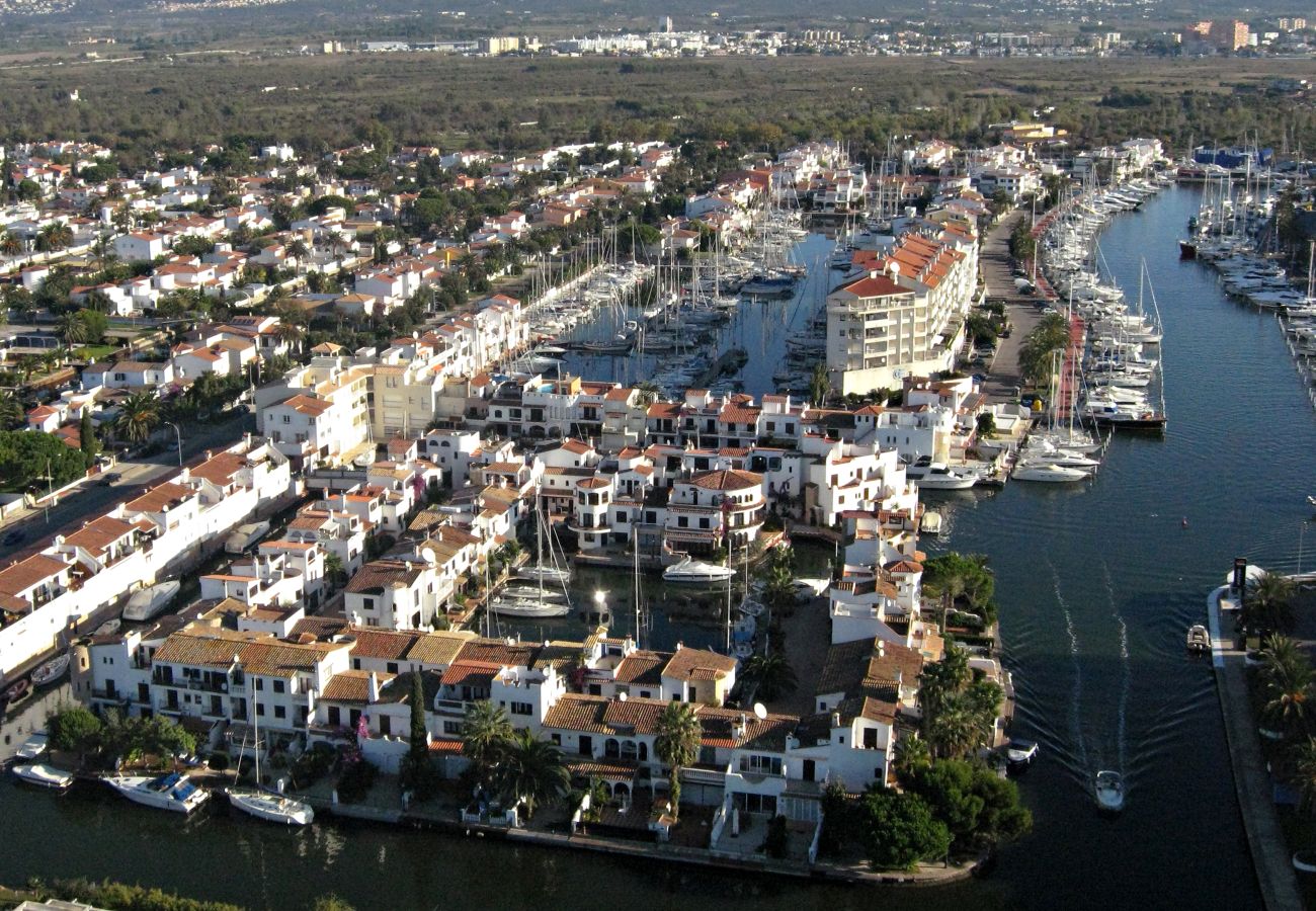 Vil.la en Empuriabrava - 0151-ILLA CARTAGO Casa al canal tipus pescador 