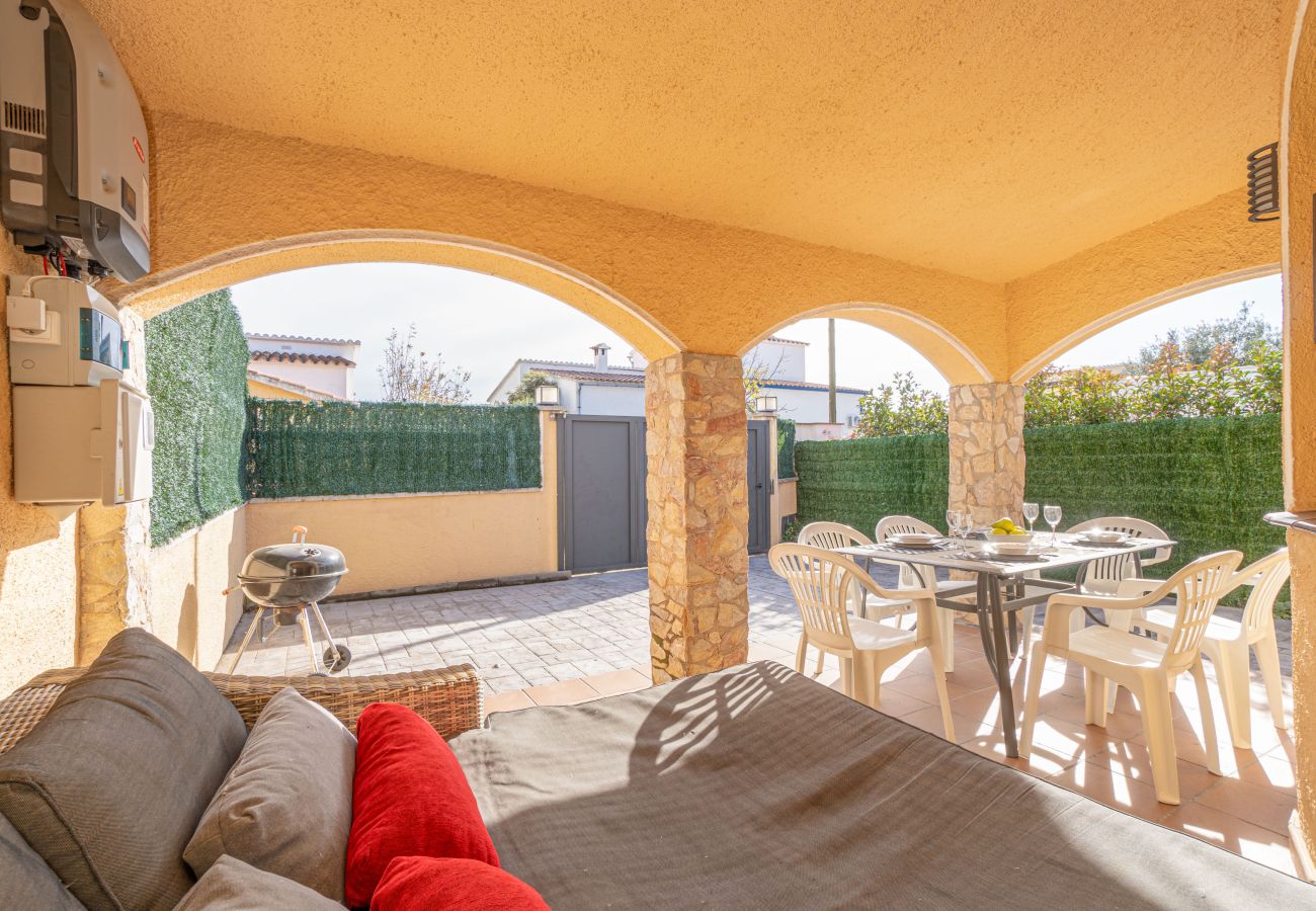 Vil.la en Empuriabrava - 0130-MONTGRI Casa amb piscina privada