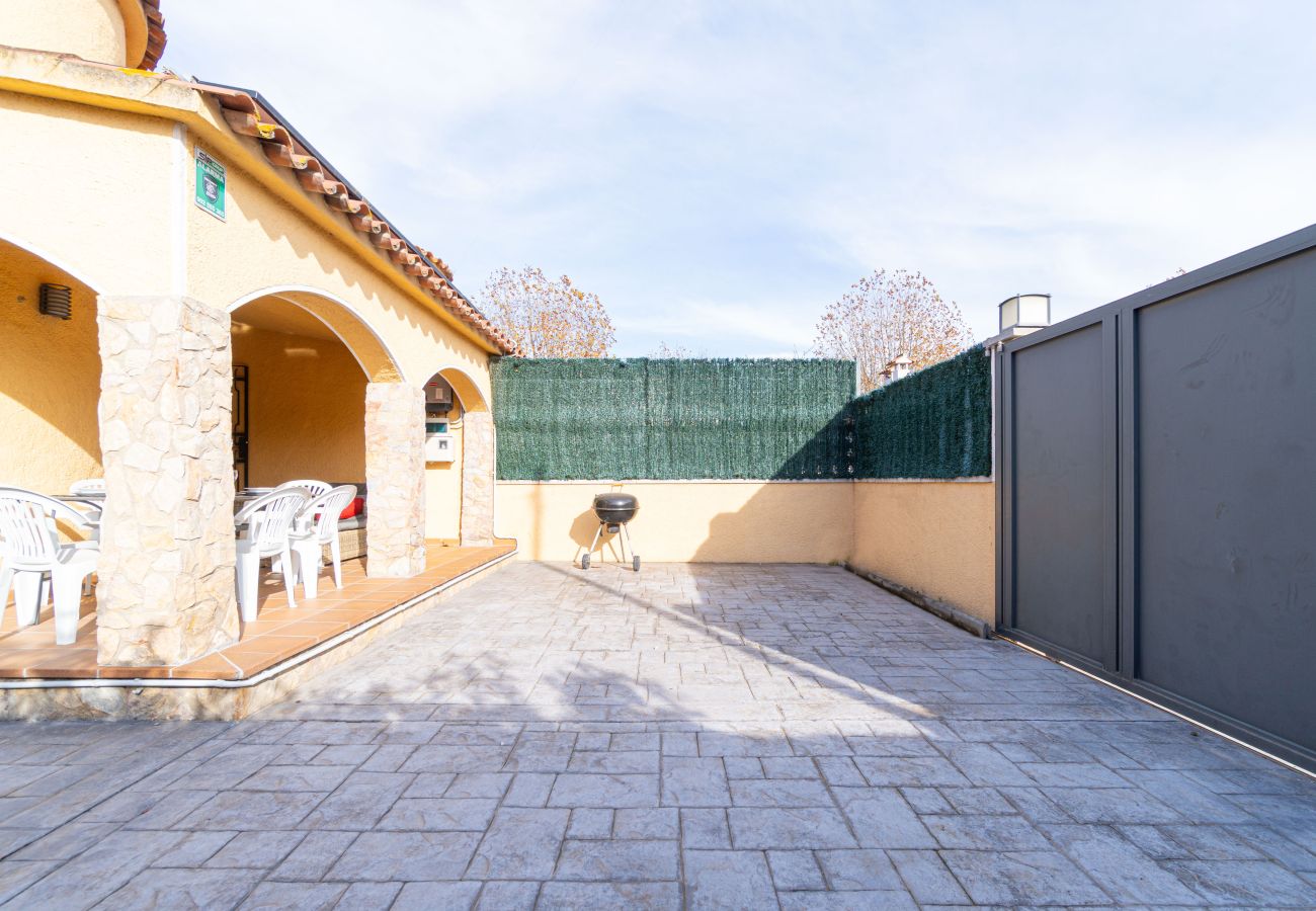 Vil.la en Empuriabrava - 0130-MONTGRI Casa amb piscina privada