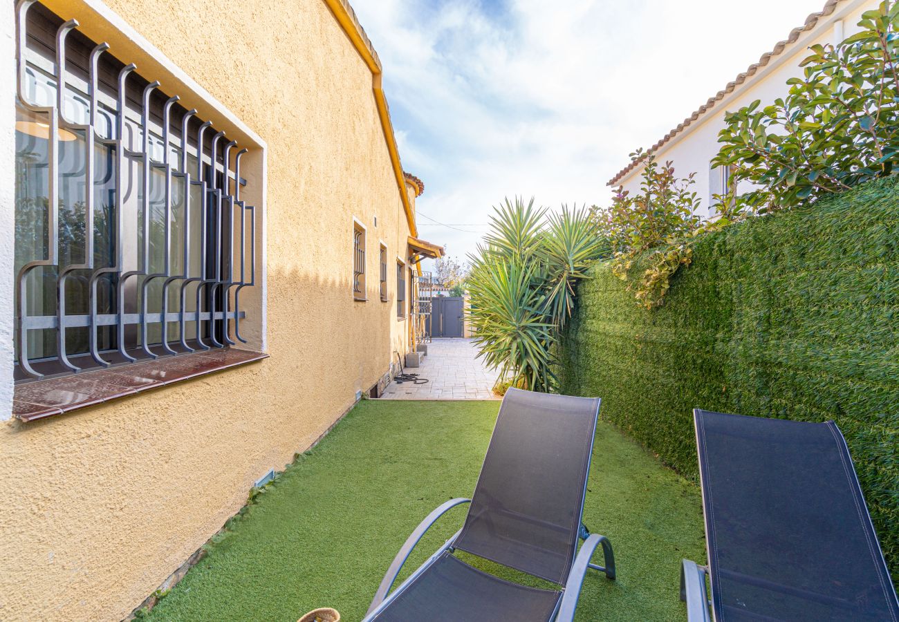 Vil.la en Empuriabrava - 0130-MONTGRI Casa amb piscina privada