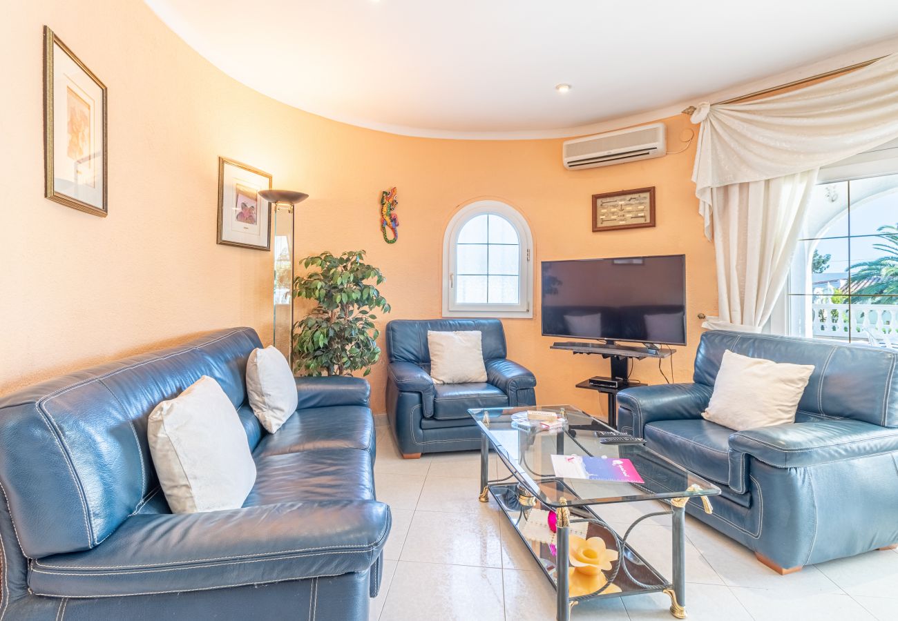 Villa in Empuriabrava - 0037-CAP RAS Haus am Kanal mit Pool und Liegeplatz