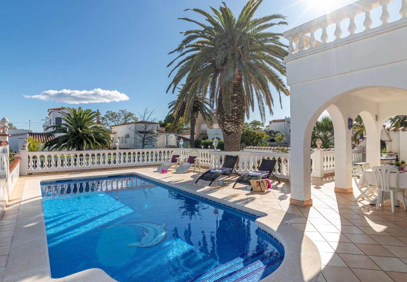 Villa in Empuriabrava - 0037-CAP RAS Haus am Kanal mit Pool und Liegeplatz