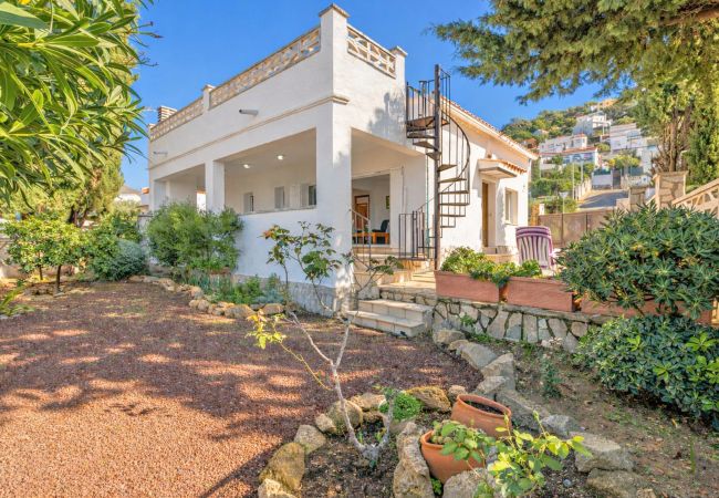 Villa in Rosas / Roses - 2029-GRECS Roses Haus mit WLAN, Smart TV,Garten und Parkplatz