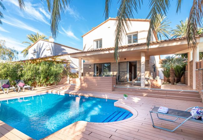 Villa in Empuriabrava - 0109-PANI Haus am Kanal mit Pool und Liegeplatz