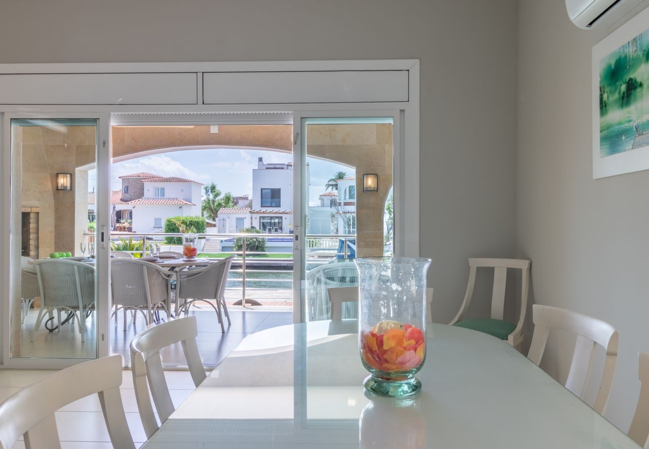 Villa in Empuriabrava - 0141-PANI Haus am Kanal mit Pool und Liegeplatz