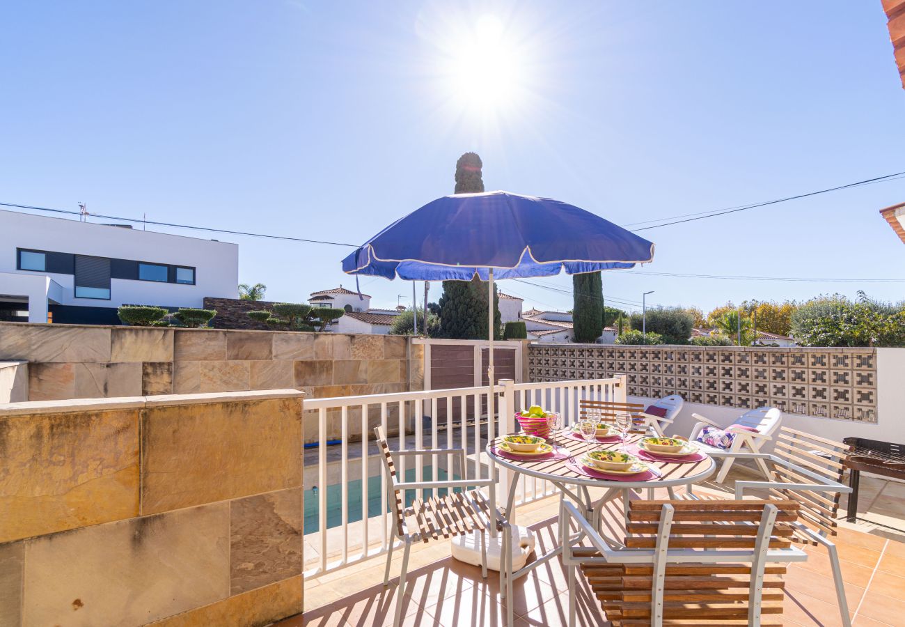 Villa in Empuriabrava - 0034-NOGUERA Häuschen mit kleinem Pool