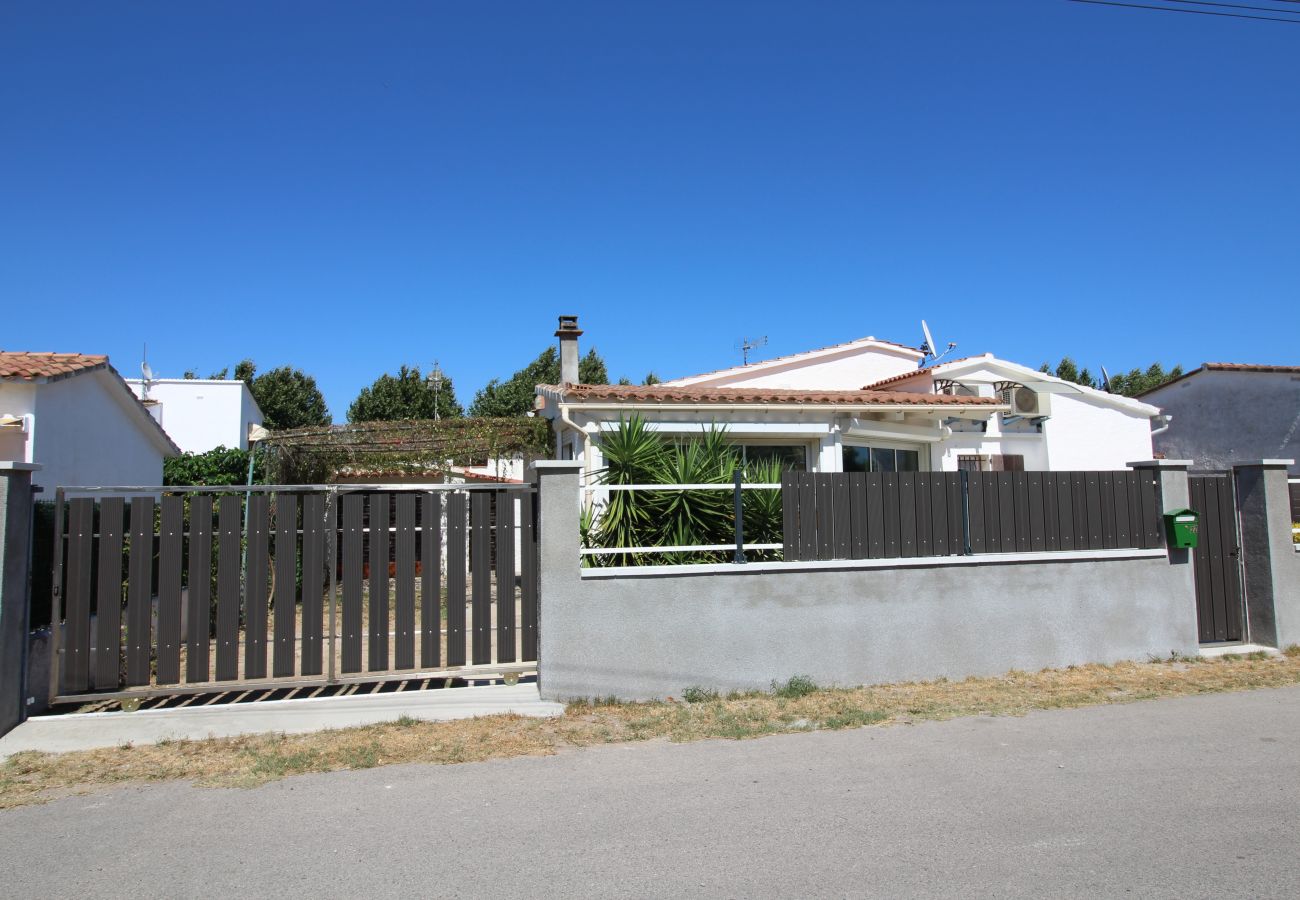 Villa in Empuriabrava - 0032-CARLIT Haus mit Garten und 3 Schlafzimmer
