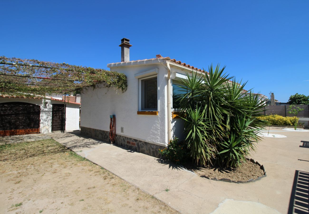Villa in Empuriabrava - 0032-CARLIT Haus mit Garten und 3 Schlafzimmer