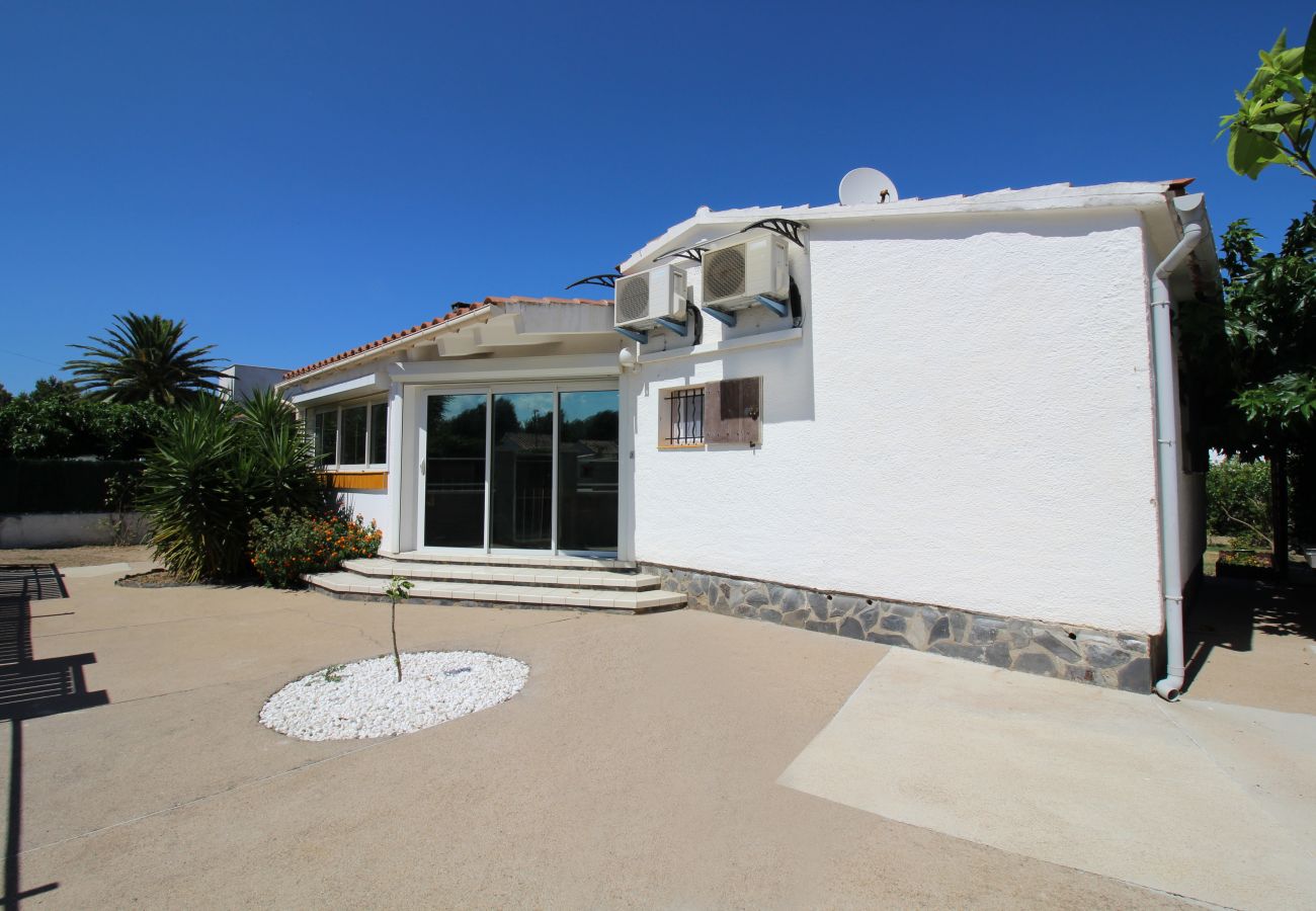 Villa in Empuriabrava - 0032-CARLIT Haus mit Garten und 3 Schlafzimmer