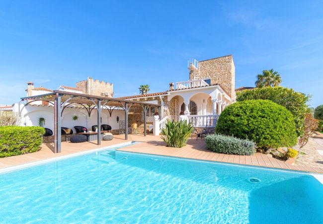 Villa in Empuriabrava - 0002-FLUVIA Haus am Kanal mit Pool und Liegeplatz