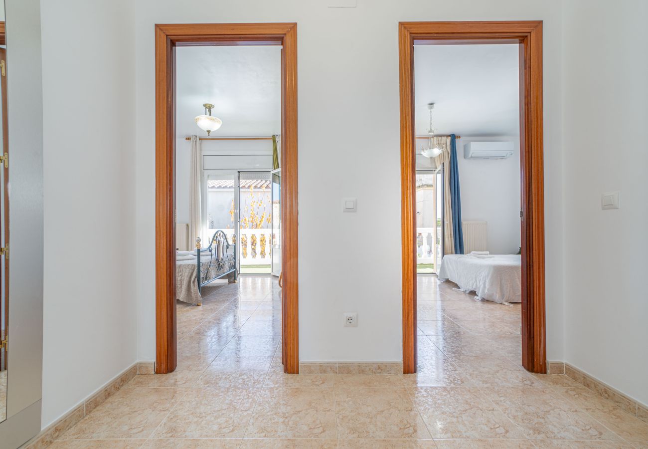Villa in Empuriabrava - 0007-REQUESENS Haus mit Privatpool und WLAN