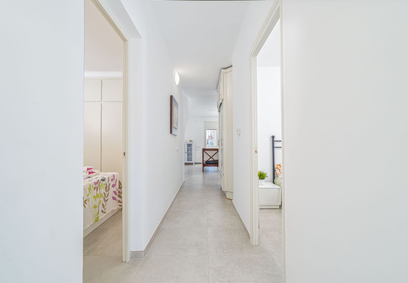 Villa in Empuriabrava - 0100-LLOBREGAT Haus am Kanal mit Pool, Liegeplatz und Studio
