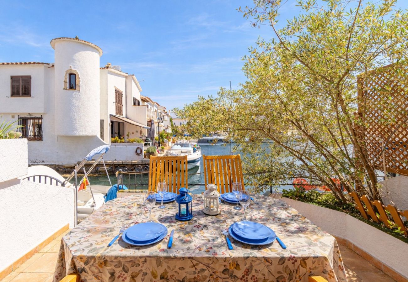 Villa in Empuriabrava - 0151-ILLA CARTAGO Fischerhaus am Kanal