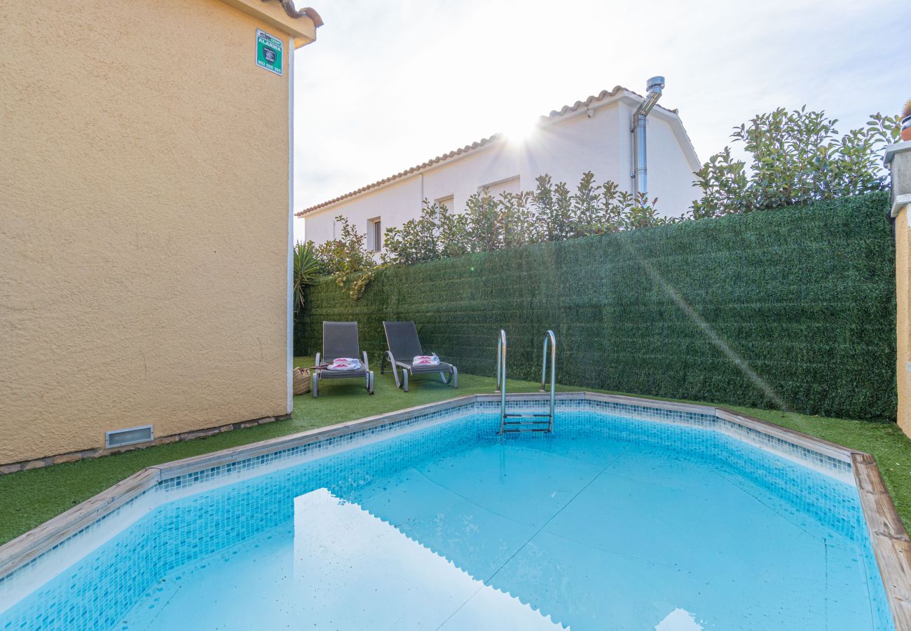 Villa in Empuriabrava - 0130-MONTGRI Haus mit Privatpool