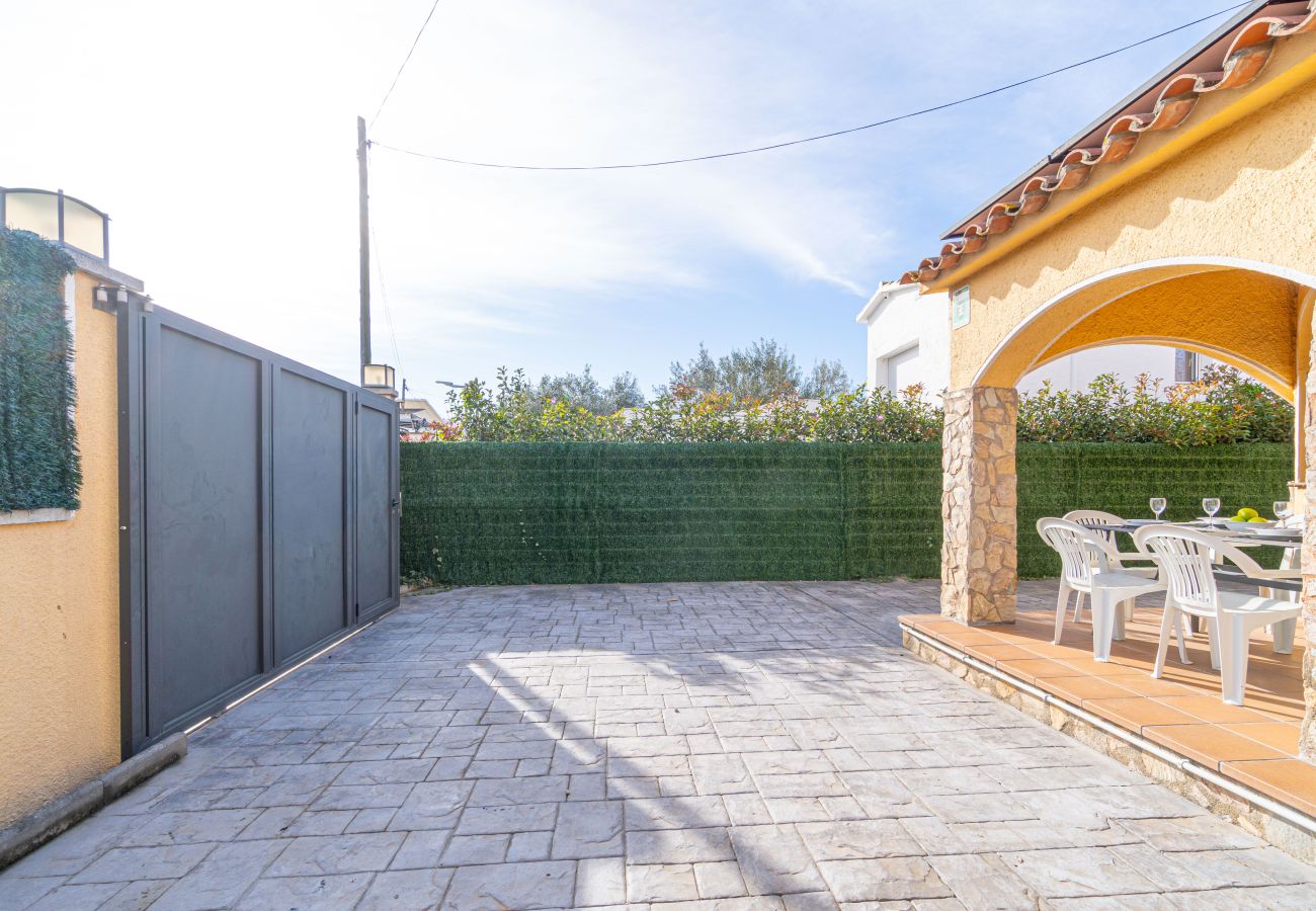 Villa in Empuriabrava - 0130-MONTGRI Haus mit Privatpool