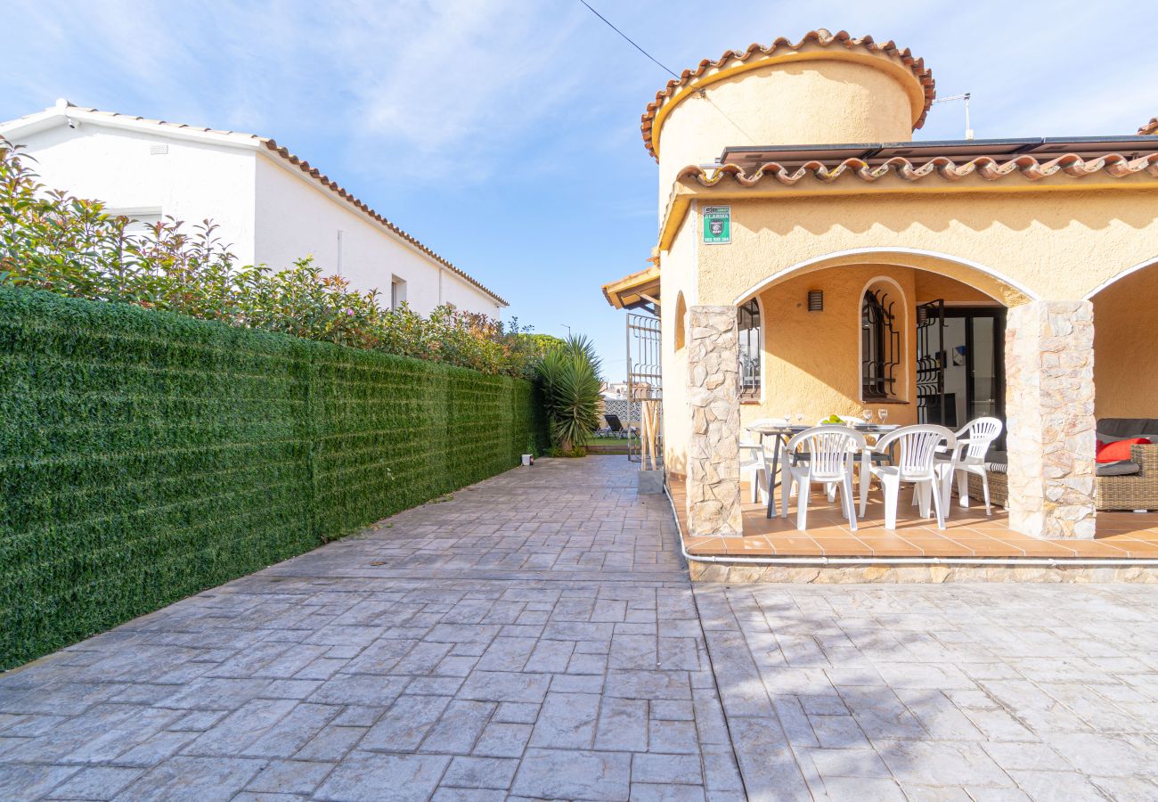 Villa in Empuriabrava - 0130-MONTGRI Haus mit Privatpool