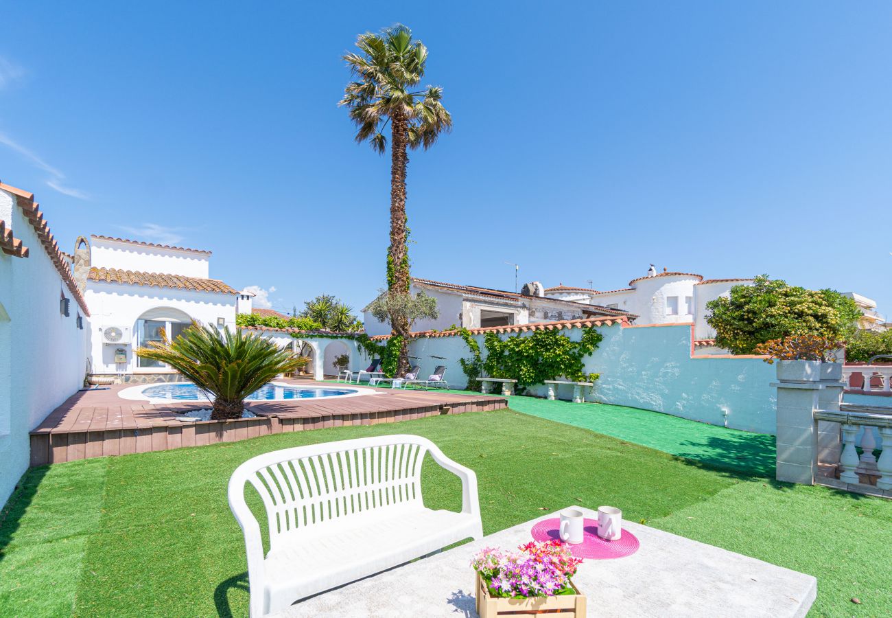 Villa in Empuriabrava - 0149-VALIRA Haus am Kanal mit Pool und Liegeplatz