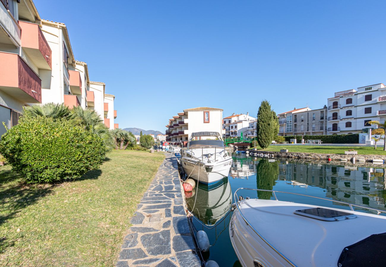 Ferienwohnung in Empuriabrava - 0147-PORT SOTAVENT Appartment mit Kanalblick und Gemeinschaftspool
