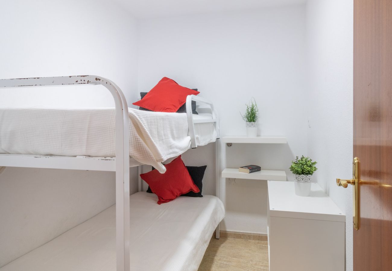 Ferienwohnung in Empuriabrava - 0089-MIRABLAU Ferienwohnung mit seitlichem Blick auf den Strand