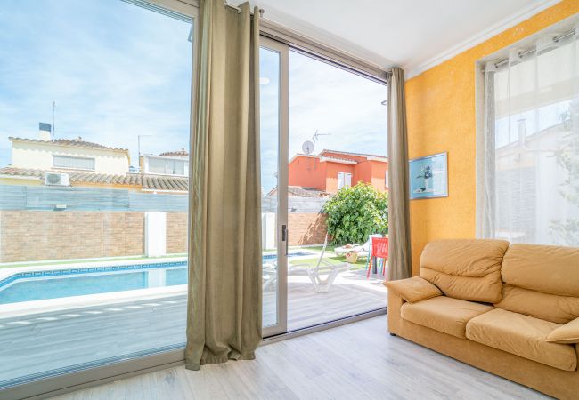 Villa in Empuriabrava - 0125-MONTGRI Huis met privé-zwembad en wifi Villa in Empuriabrava - 0125-MONTGRI Huis met privé-zwembad en wifi