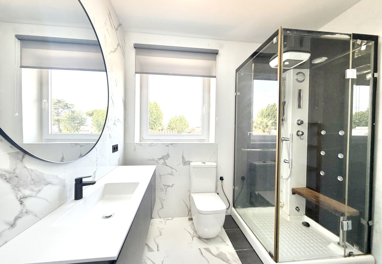 Villa in Empuriabrava - 0125-MONTGRI Huis met privé-zwembad en wifi