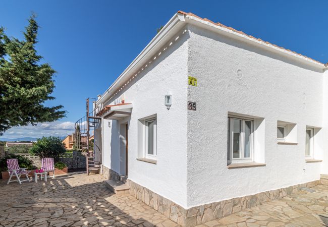 Villa in Rosas / Roses - 2029-GRECS Roses Huis met wifi, Smart TV, tuin en parkeerplaats Villa in Rosas / Roses - 2029-GRECS Roses Huis met wifi, Smart TV, tuin en parkeerplaats