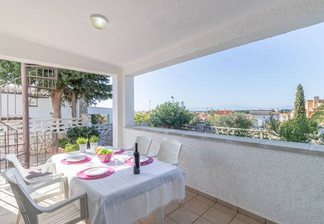 Villa in Rosas / Roses - 2029-GRECS Roses Huis met wifi, Smart TV, tuin en parkeerplaats Villa in Rosas / Roses - 2029-GRECS Roses Huis met wifi, Smart TV, tuin en parkeerplaats