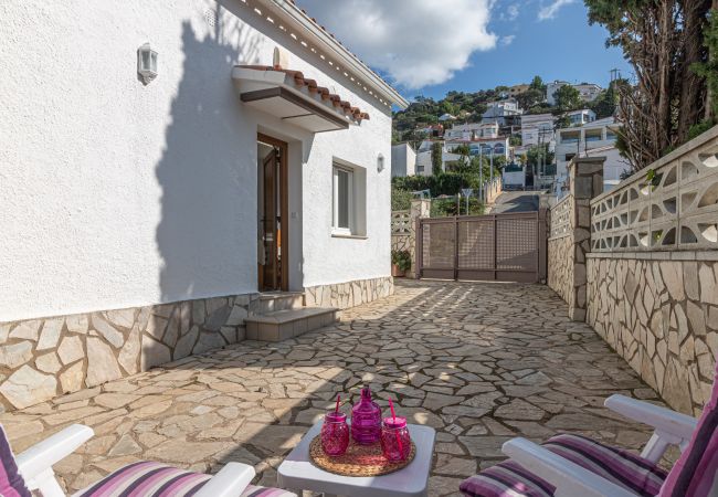 Villa in Rosas / Roses - 2029-GRECS Roses Huis met wifi, Smart TV, tuin en parkeerplaats Villa in Rosas / Roses - 2029-GRECS Roses Huis met wifi, Smart TV, tuin en parkeerplaats