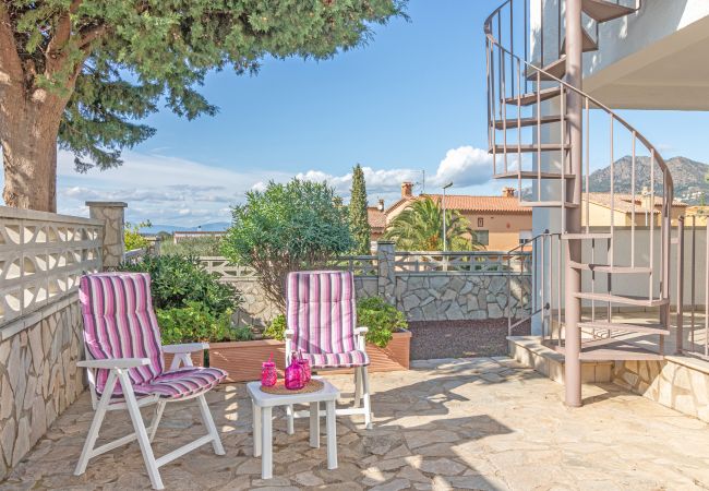 Villa in Rosas / Roses - 2029-GRECS Roses Huis met wifi, Smart TV, tuin en parkeerplaats Villa in Rosas / Roses - 2029-GRECS Roses Huis met wifi, Smart TV, tuin en parkeerplaats