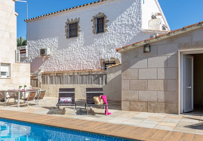 Villa in Empuriabrava - 0031-TER Huis aan kanaal met zwembad, aanlegplaats en studio Villa in Empuriabrava - 0031-TER Huis aan kanaal met zwembad, aanlegplaats en studio